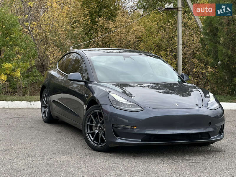Седан Tesla Model 3 2021 в 