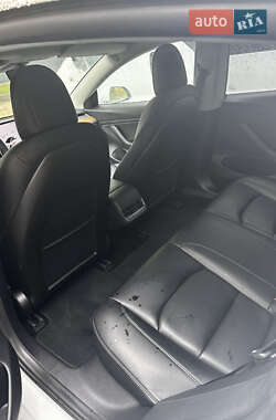 Седан Tesla Model 3 2020 в 
