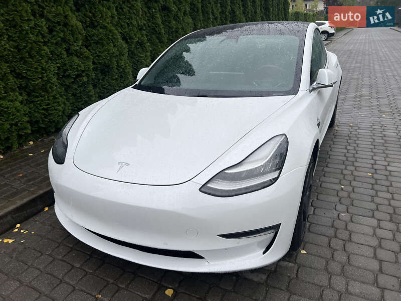 Седан Tesla Model 3 2019 в Киеве
