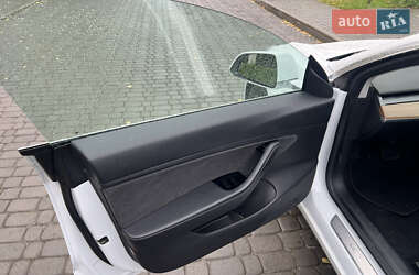 Седан Tesla Model 3 2019 в 