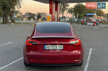 Седан Tesla Model 3 2022 в 