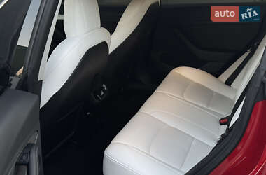 Седан Tesla Model 3 2022 в 