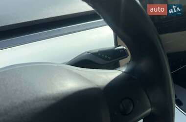 Седан Tesla Model 3 2019 в 