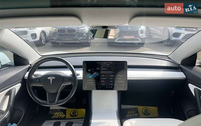 Седан Tesla Model 3 2019 в Ивано-Франковске