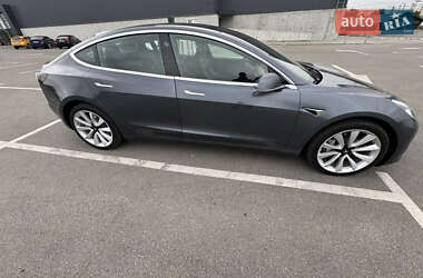 Седан Tesla Model 3 2020 в 