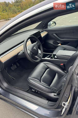 Седан Tesla Model 3 2020 в 