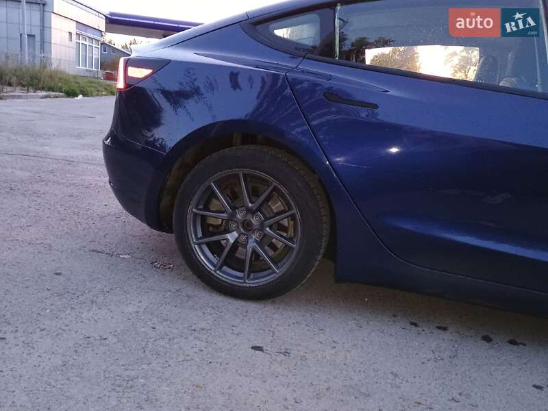 Седан Tesla Model 3 2022 в Самборі
