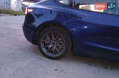 Седан Tesla Model 3 2022 в 