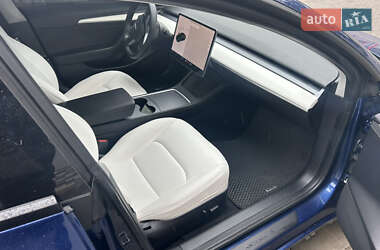 Седан Tesla Model 3 2021 в 