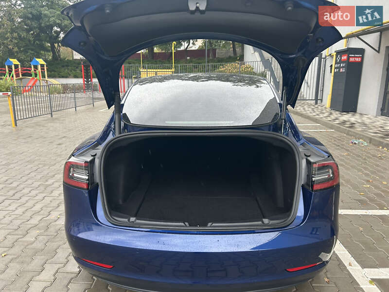Седан Tesla Model 3 2021 в Фастові