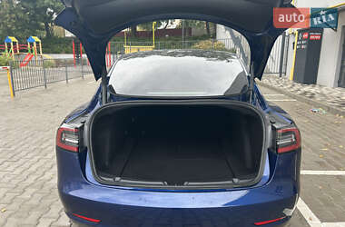 Седан Tesla Model 3 2021 в 
