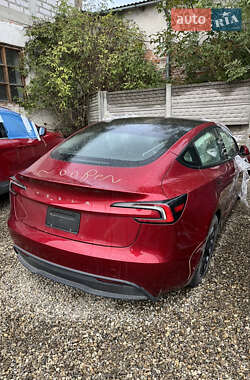 Седан Tesla Model 3 2025 в 