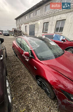Седан Tesla Model 3 2025 в 