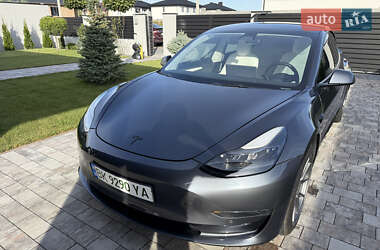 Седан Tesla Model 3 2022 в 
