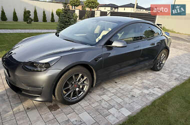Седан Tesla Model 3 2022 в 