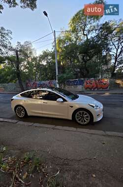 Седан Tesla Model 3 2021 в 