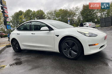 Седан Tesla Model 3 2021 в 