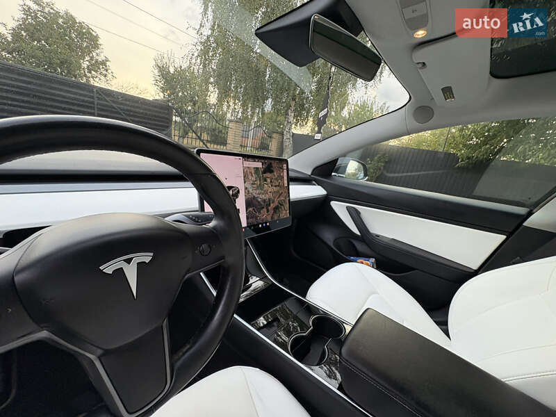Седан Tesla Model 3 2018 в Луцьку