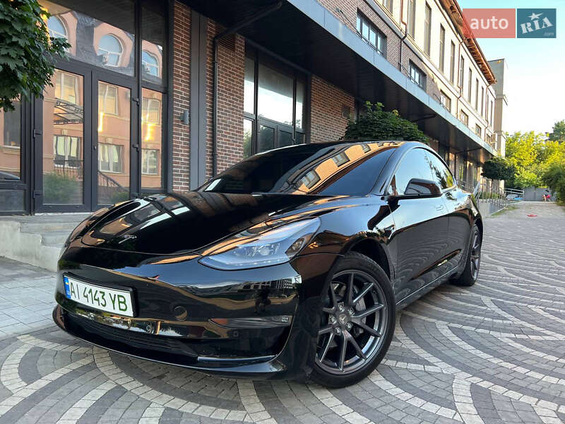 Седан Tesla Model 3 2021 в Ирпене