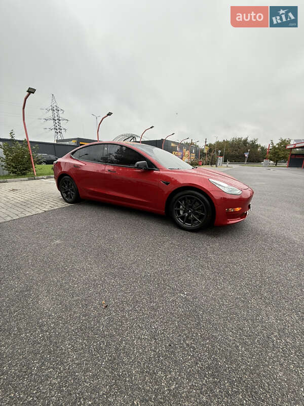 Седан Tesla Model 3 2018 в Вінниці