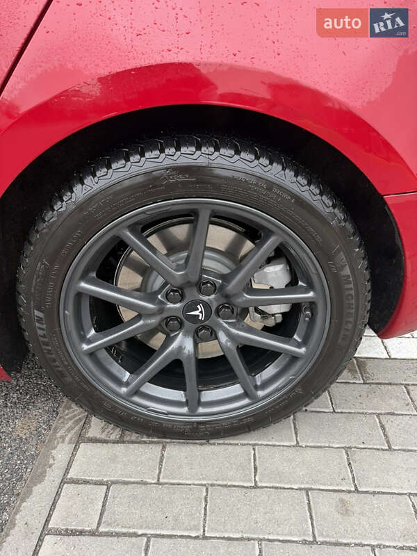 Седан Tesla Model 3 2018 в Вінниці