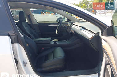 Седан Tesla Model 3 2021 в 