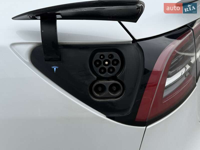 Седан Tesla Model 3 2021 в Рівному