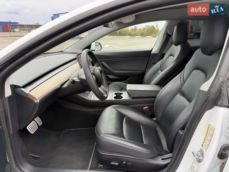 Седан Tesla Model 3 2021 в Рівному