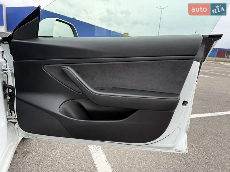 Седан Tesla Model 3 2021 в Рівному