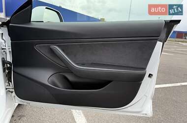 Седан Tesla Model 3 2021 в 