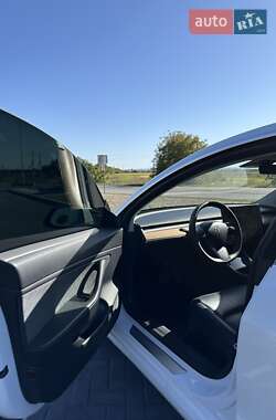 Седан Tesla Model 3 2020 в 