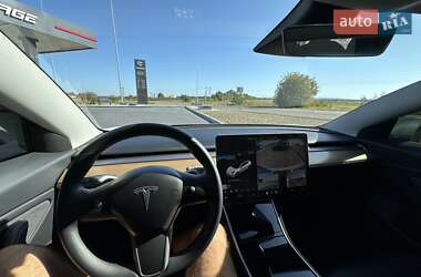 Седан Tesla Model 3 2020 в 