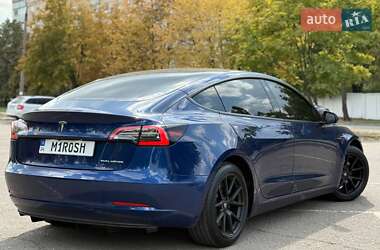 Седан Tesla Model 3 2021 в 
