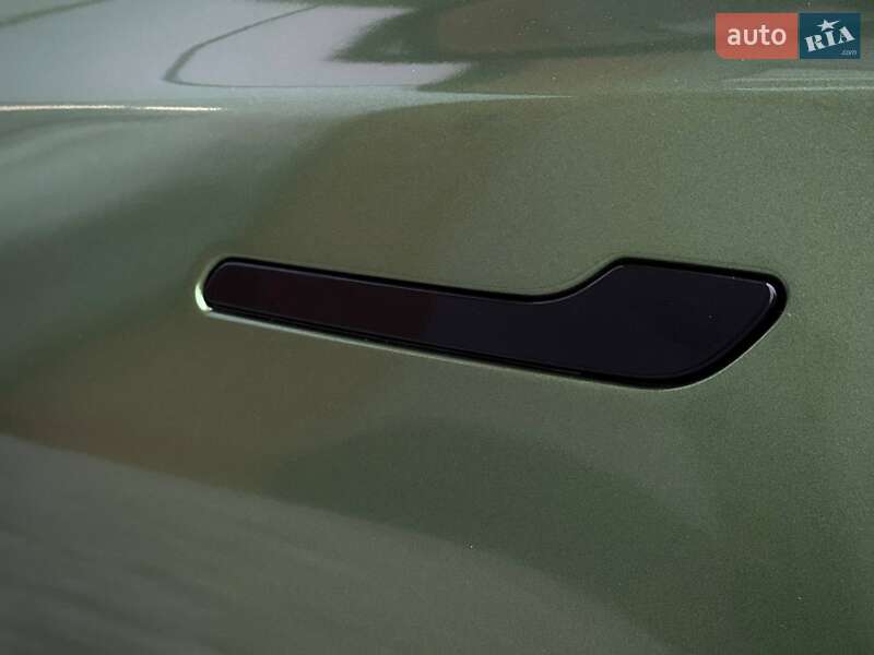 Седан Tesla Model 3 2021 в Киеве