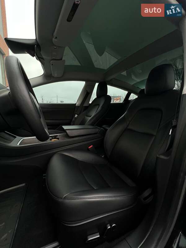 Седан Tesla Model 3 2021 в Киеве