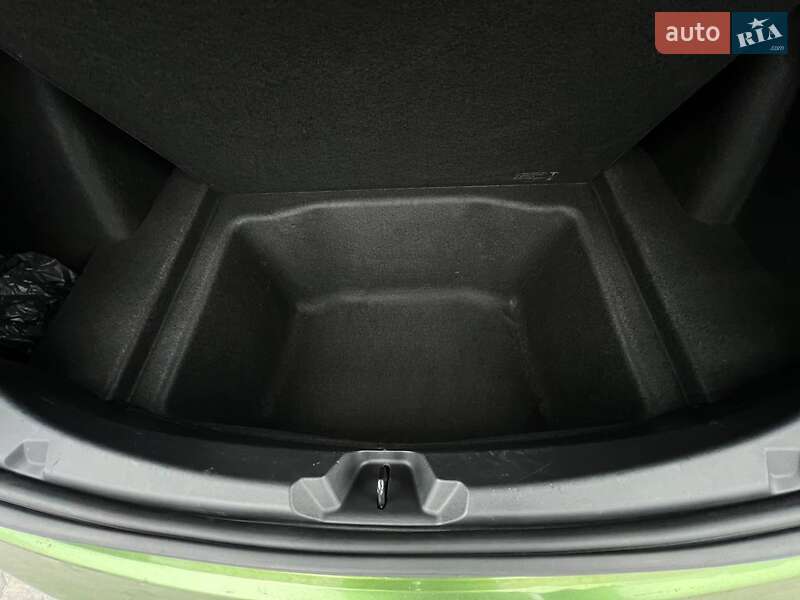 Седан Tesla Model 3 2021 в Киеве