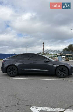 Седан Tesla Model 3 2024 в 