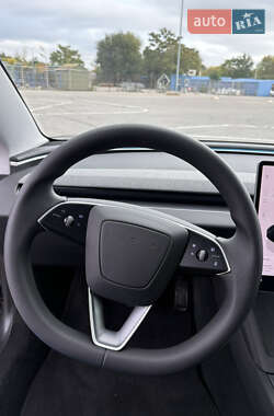 Седан Tesla Model 3 2024 в 