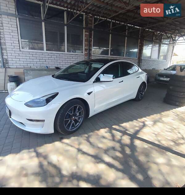 Седан Tesla Model 3 2023 в Ирпене