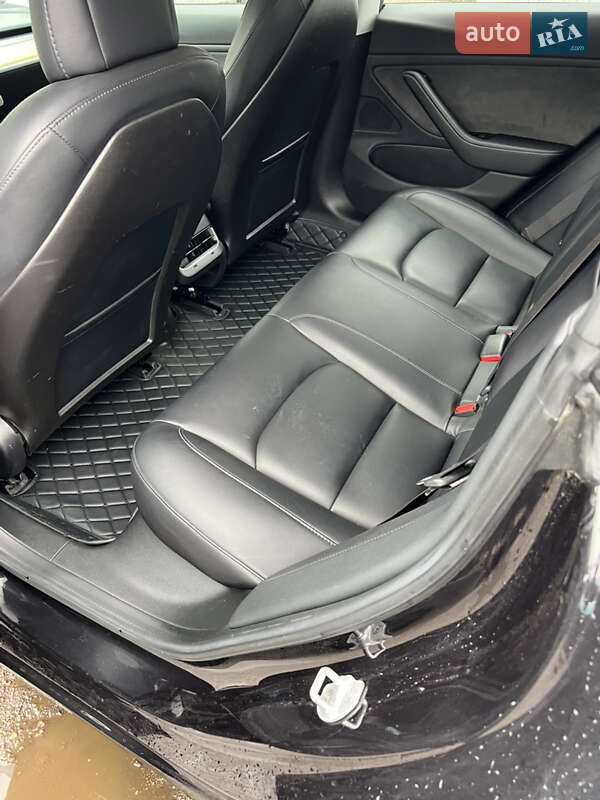 Седан Tesla Model 3 2018 в Черкассах