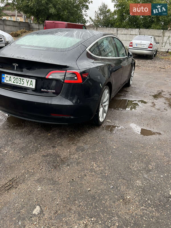 Седан Tesla Model 3 2018 в Черкассах