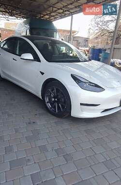 Седан Tesla Model 3 2023 в Ірпені