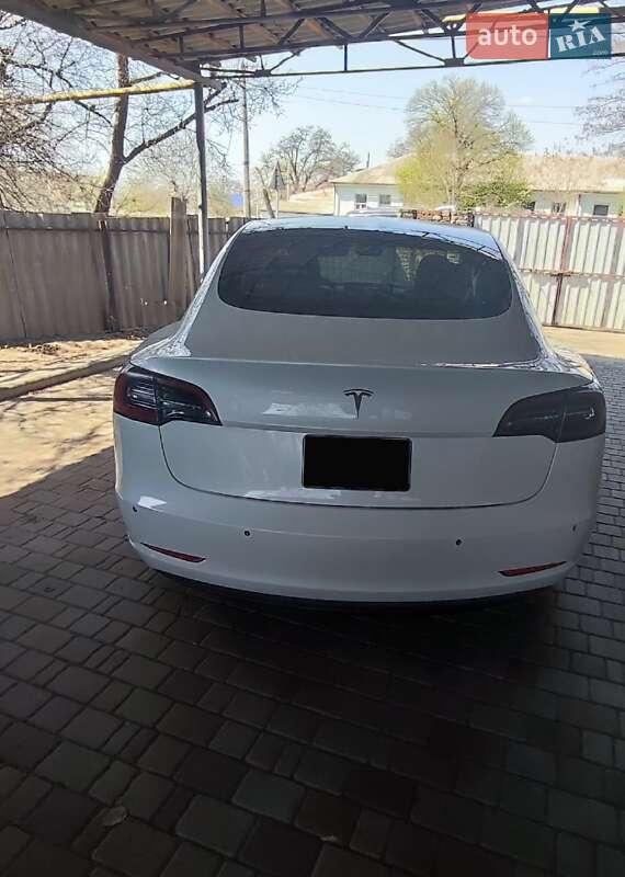 Седан Tesla Model 3 2023 в Ирпене