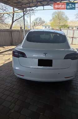 Седан Tesla Model 3 2023 в 
