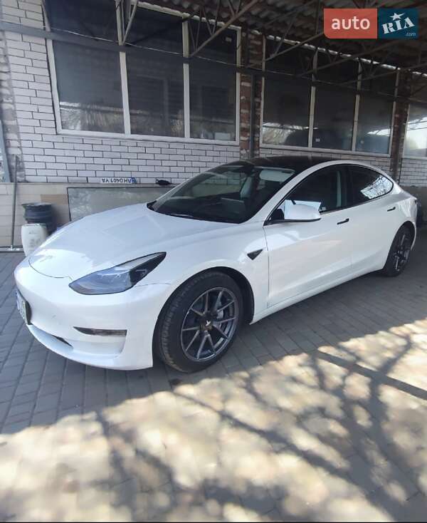 Седан Tesla Model 3 2023 в Ирпене