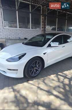 Седан Tesla Model 3 2023 в 