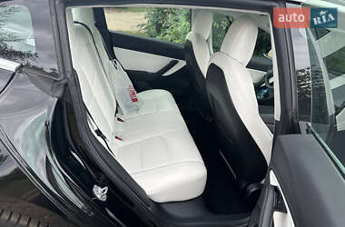 Седан Tesla Model 3 2020 в 