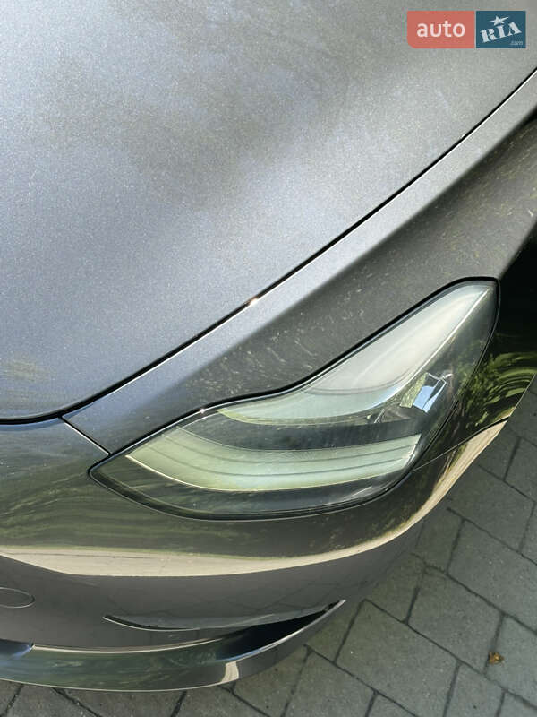 Седан Tesla Model 3 2020 в Ужгороді