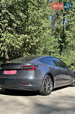 Седан Tesla Model 3 2020 в 