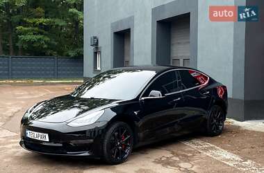 Седан Tesla Model 3 2020 в 